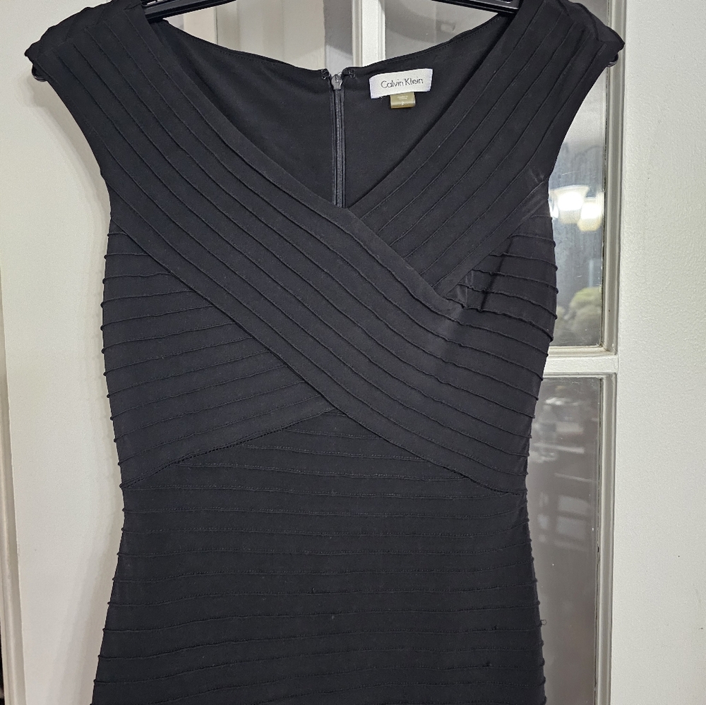 Womens Cavin Klien black sleeveless dress! Body con fit! Size 2! Worn once! !